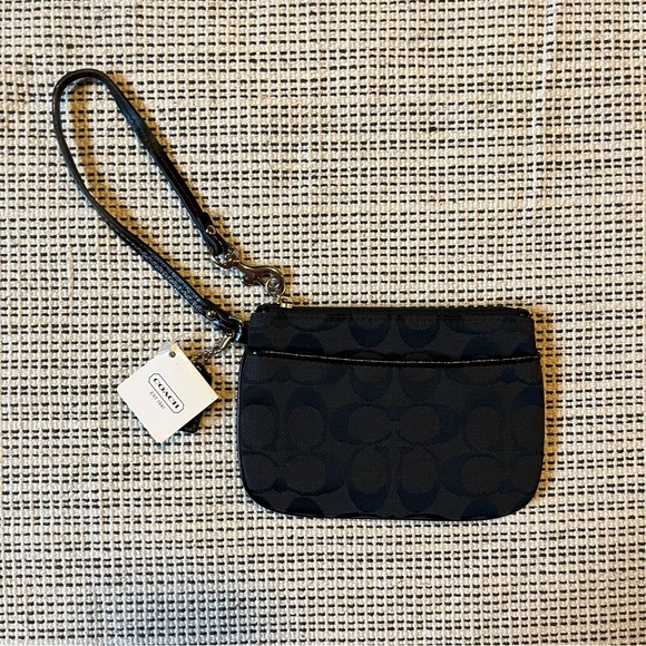 NWT Coach Logo Small Wristlet - Picture 1 of 7